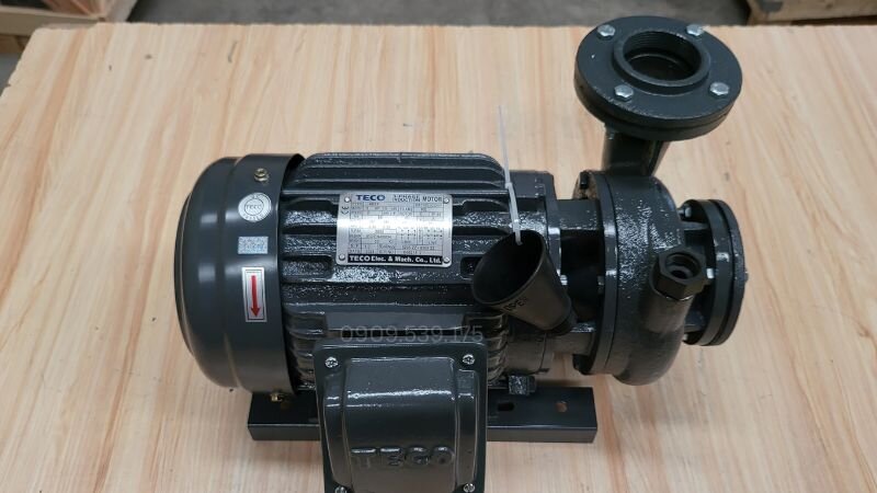 Ký hiệu trên máy bơm nước cũng thường xuất trên vỏ motor hoặc trên hộp điện.