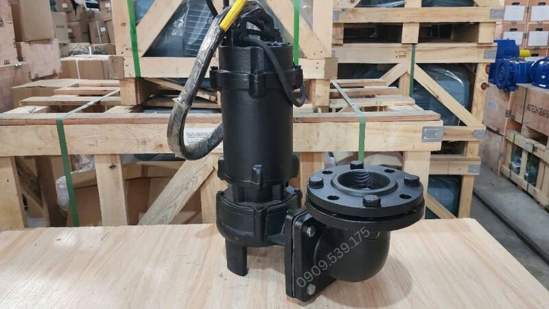 Máy bơm nước trục đứng tiết kiệm diện tích lắp đặt và hoạt động bền bỉ, ít rung lắc.
