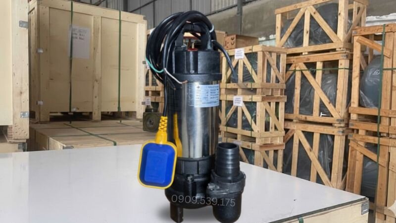 Phao bơm nước giếng khoan là loại phao chuyên dụng, được thiết kế để làm việc ổn định trong môi trường sâu và có áp lực nước lớn.