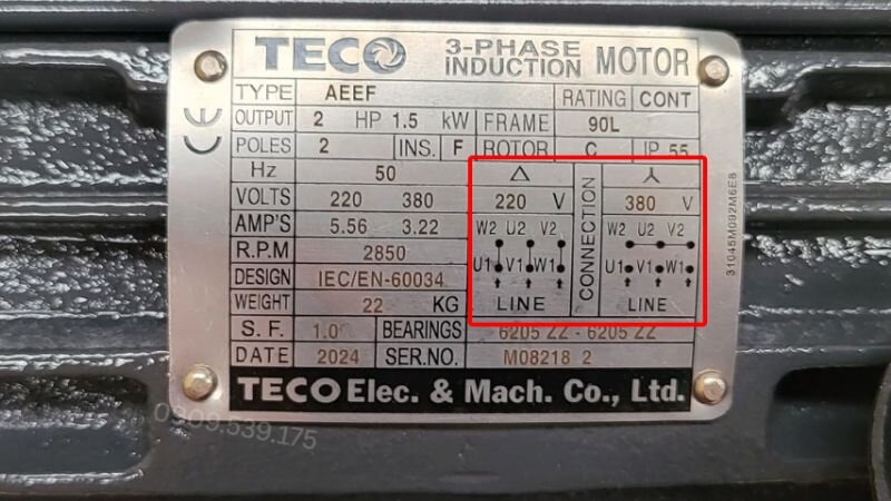 Sơ đồ đấu dây được gắn trực tiếp trên thân máy bơm.