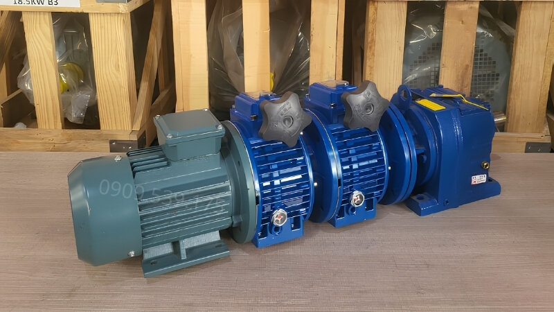 3-Phase Heavy Duty R-Series Inline Helical Gear Motors