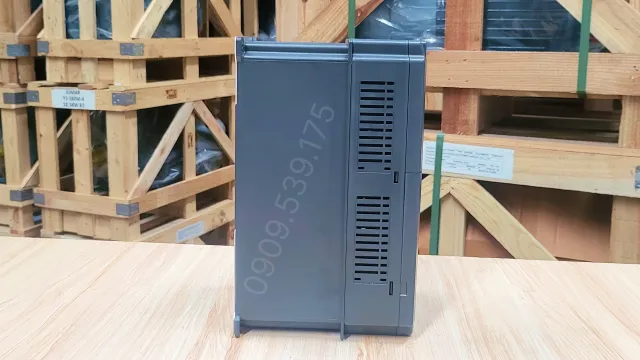 Biến tần Invt 5.5kW góc nghiêng trái