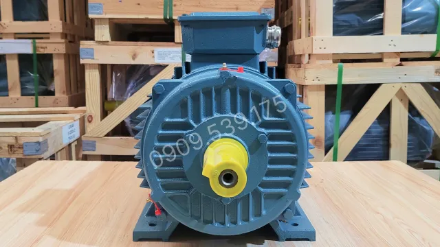 Cận cảnh mặt trước của động cơ điện 3 pha 30kW 40Hp