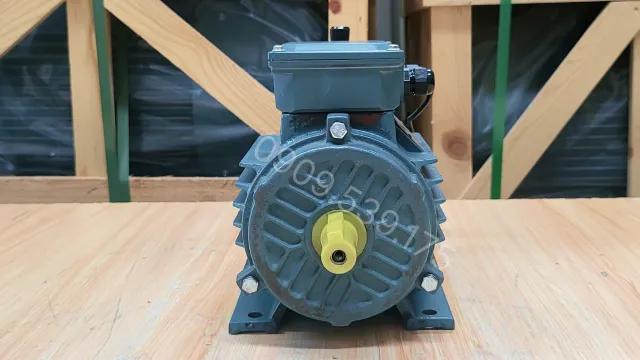 Mặt trước động cơ điện có phanh 1.1kW 1.5Hp