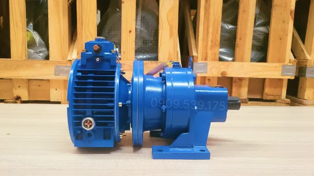 Hộp giảm tốc 2 cấp UDL 0.8kW - Cycloid X2 góc nghiêng phải