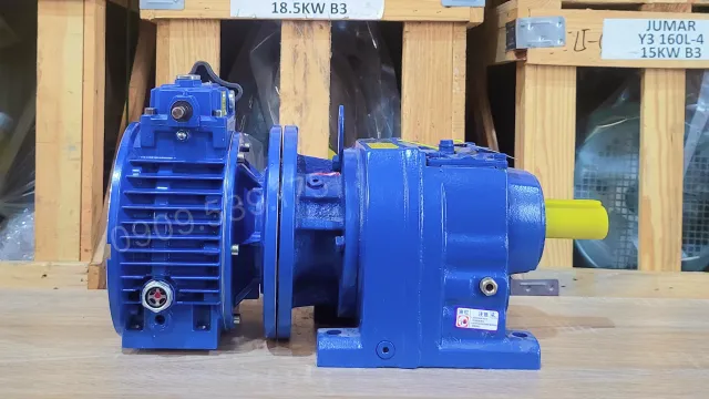 Góc bên trái của Hộp giảm tốc 2 cấp UDL 2.2kW - R67