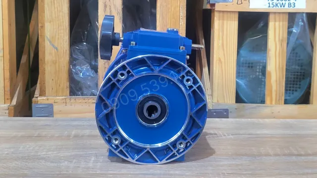 Góc trực diện của Hộp giảm tốc 2 cấp UDL 2.2kW - R67