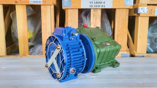 Hộp giảm tốc 2 cấp UDL 2.2kW - WPDX 120 chính hãng