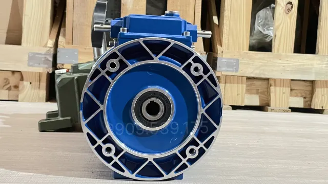 Góc trực diện của Hộp giảm tốc 3 cấp (2 UDL 0.8kW và 1 WPDO 70)