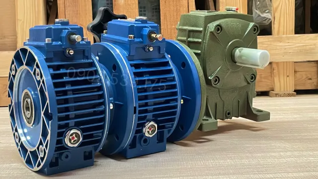 Hộp giảm tốc 3 cấp (2 UDL 1.5kW và 1 WPDA 100) chính hãng