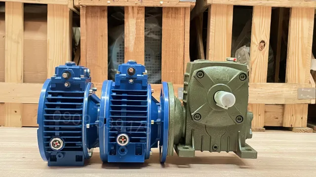 Góc bên trái của Hộp giảm tốc 3 cấp (2 UDL 1.5kW và 1 WPDA 80)