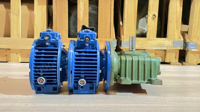 Góc bên trái của Hộp giảm tốc 3 cấp (2 UDL 1.5kW và 1 WPDO 80)