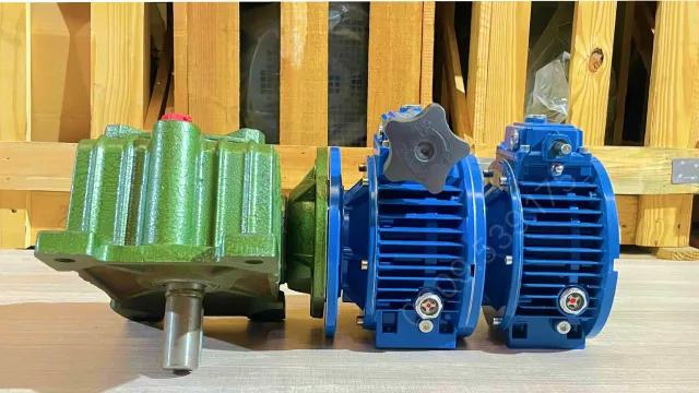 Góc bên phải của Hộp giảm tốc 3 cấp (2 UDL 1.5kW và 1 WPDX 80)