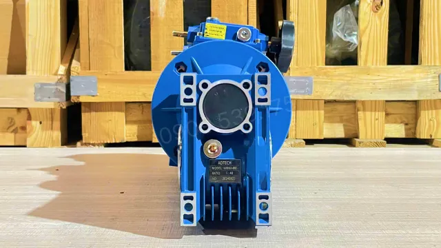 Phần sau là hộp số của Hộp giảm tốc 3 cấp (2 UDL 2.2kW và 1 NMRV 75)