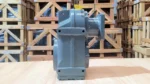 Phía bên phải hộp giảm tốc tải nặng trục song song F 18.5kW 25Hp