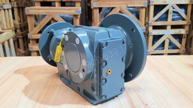 Hộp giảm tốc tải nặng trục vuông góc K 45kW 60Hp góc nghiêng