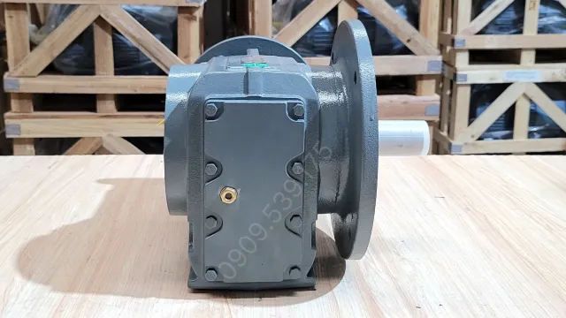 Hộp giảm tốc tải nặng trục vuông góc K 7.5kW 10Hp góc phải