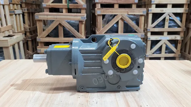Hộp giảm tốc tải nặng trục vuông góc S 30kW 40Hp góc trái