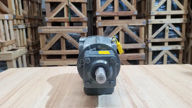 Hộp giảm tốc tải nặng trục vuông góc S 45kW 60Hp mặt trước