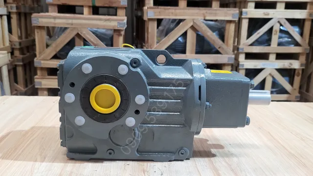 Hộp giảm tốc tải nặng trục vuông góc S 7.5kW 10Hp góc phải