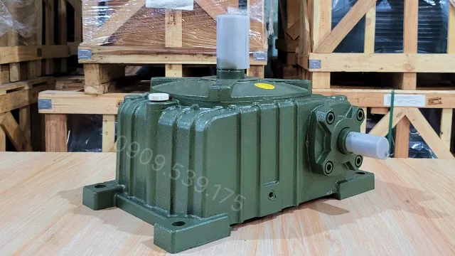 Hộp giảm tốc trục vít WPO 250 góc nghiêng