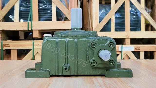 Hộp giảm tốc trục vít WPO 40 chính diện