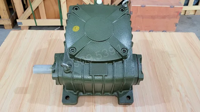 Góc nhìn từ trên xuống của Hộp giảm tốc trục vít WPX 175
