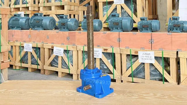 Góc chéo của Hộp giảm tốc vít me SWLD100 SWL100