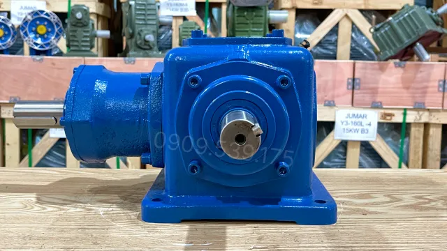 Góc bên trái của Hộp số chuyển hướng T