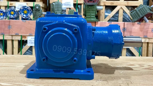 Góc bên phải của Hộp số chuyển hướng T