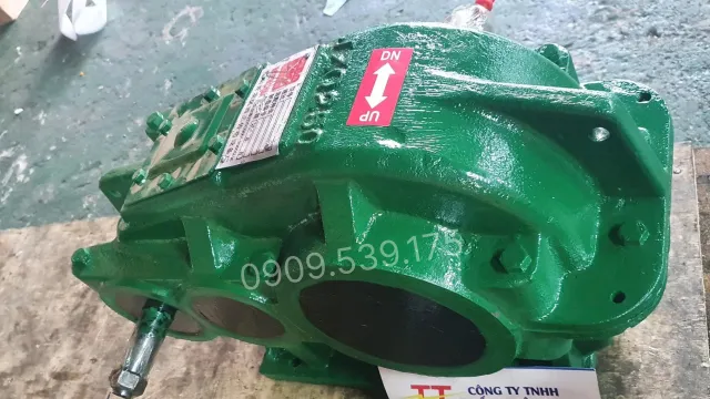 Góc từ trên xuống của Hộp Số Giảm Tốc ZQ 200 (Size 200) – Trục Ra 40mm