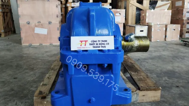 Góc bên trái của Hộp Số Giảm Tốc ZQ 250 (Size 250) - Trục Ra 50mm