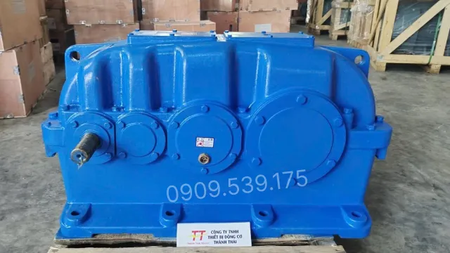 Góc bên phải của Hộp Số Giảm Tốc ZQ 250 (Size 250) - Trục Ra 50mm