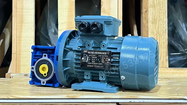 Motor giảm tốc NMRV 30 0.09kW 0.12Hp phủ lớp sơn tĩnh điện