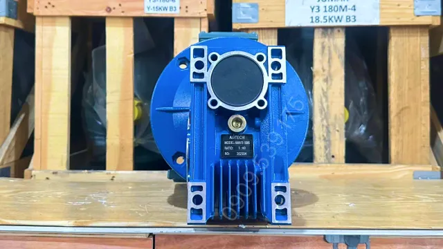 Phần hộp giảm tốc của Motor giảm tốc NMRV 75 3kW 4Hp