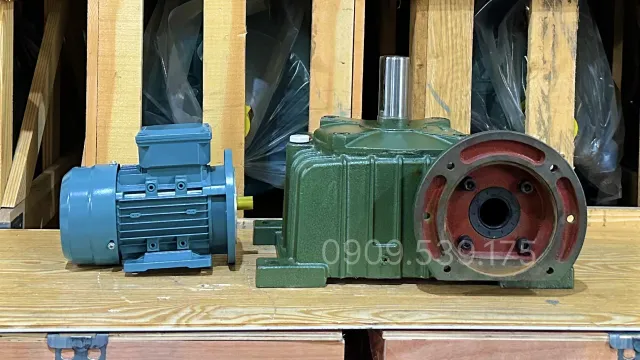 Motor giảm tốc WPDO 50 0.18kW 0.25Hp góc trái