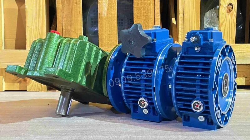 Thiết kế tổng quan hộp giảm tốc 3 cấp (2 UDL 2.2kW và 1 WPDX 120)