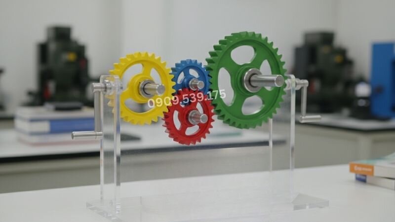 Tỉ số truyền đóng vai trò quan trọng trong việc điều chỉnh tốc độ, tăng lực kéo (mô-men xoắn) và tối ưu hóa hiệu suất làm việc của máy móc.