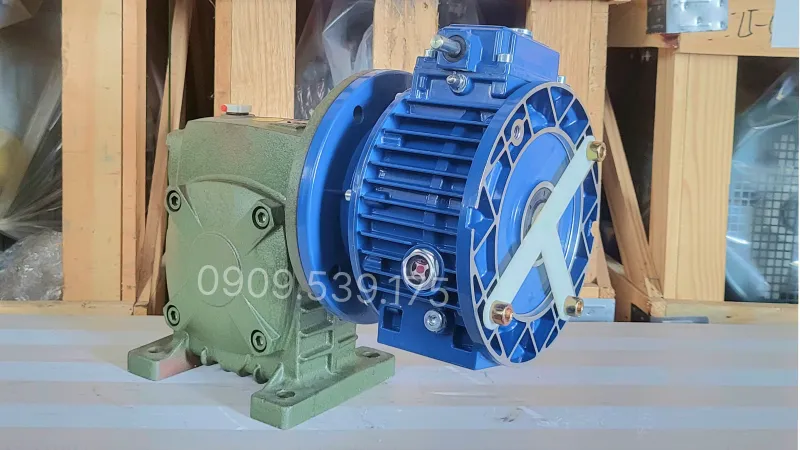 Ứng dụng hộp giảm tốc 2 cấp UDL 1.5kW - WPDS 100