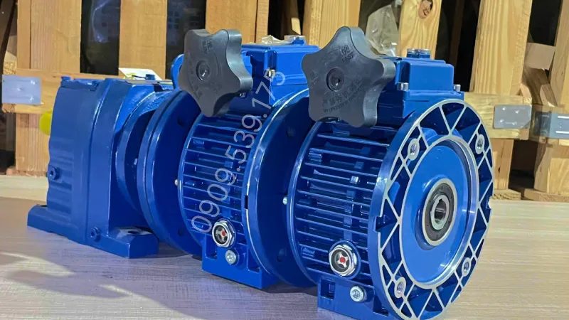 Ứng dụng hộp giảm tốc 3 cấp (2 UDL 0.8kW và 1 R47)