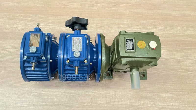 Applications of 3-Stage Gearbox (2 UDL Variators 2.2kW And 1 WPDA Worm Gearbox 120)