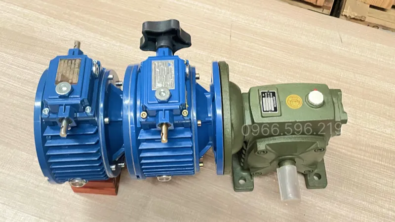 Ứng dụng hộp giảm tốc 3 cấp (2 UDL 2.2kW và 1 WPDS 120)