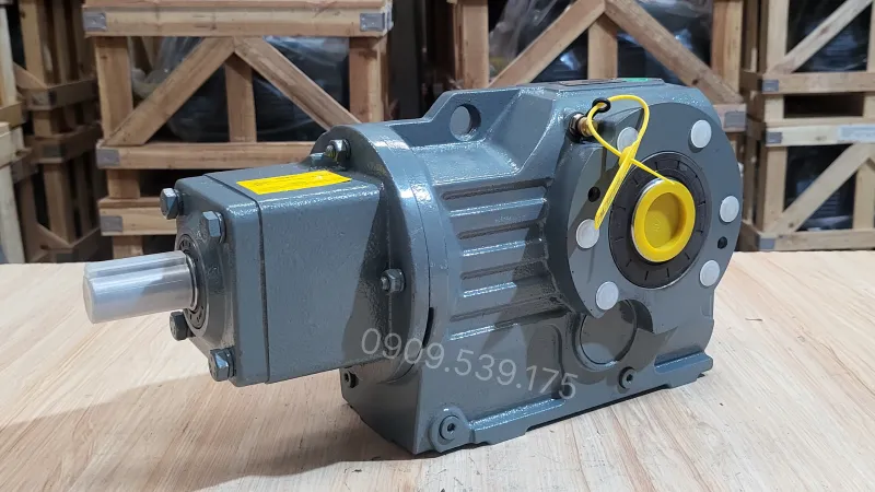 Applications of the S-Series Helical Worm Gearbox 18.5kW 25Hp