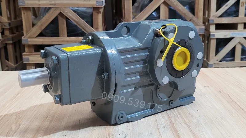 Applications of the S-Series Helical Worm Gearbox 2.2kW 3Hp