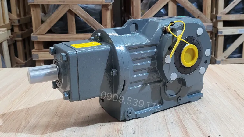 Applications of the S-Series Helical Worm Gearbox 22kW 30Hp