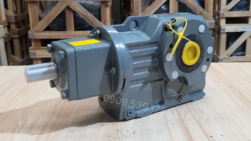Applications of the Heavy-Duty S-Series Helical Worm Gearbox 37kW 50Hp