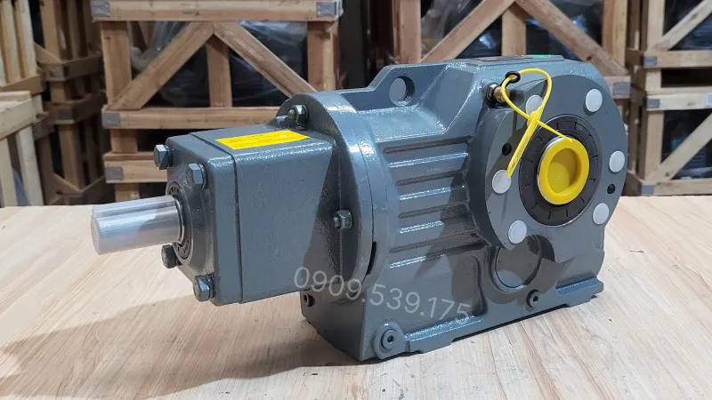 Applications of the S-Series Helical Worm Gearbox 45kW 60Hp