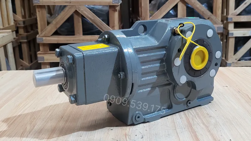 Applications of the S-Series Helical Worm Gearbox 7.5kW 10Hp