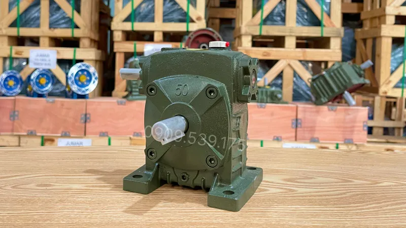Applications of the WPS 50 worm gearbox