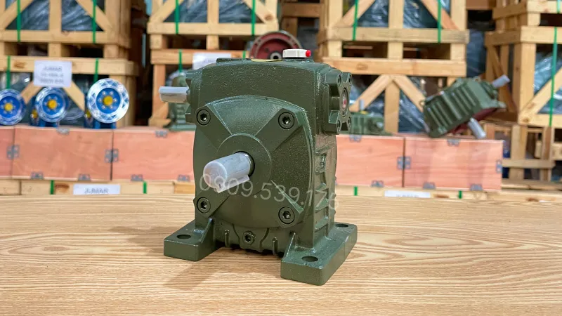 Applications of the WPS 80 worm gearbox